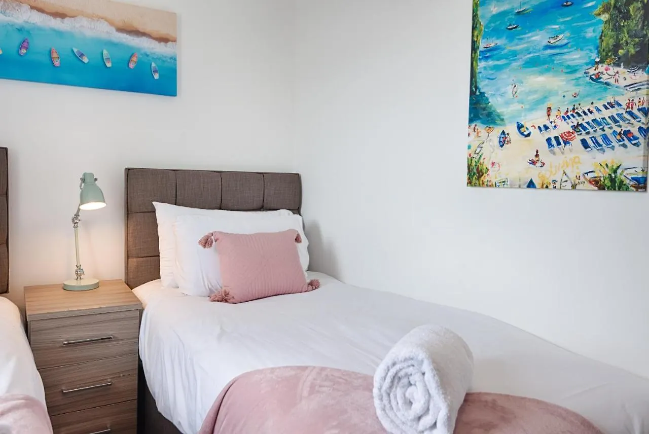 Garden, Spacious, Parking, Tv In All Rooms! Swansea United Kingdom