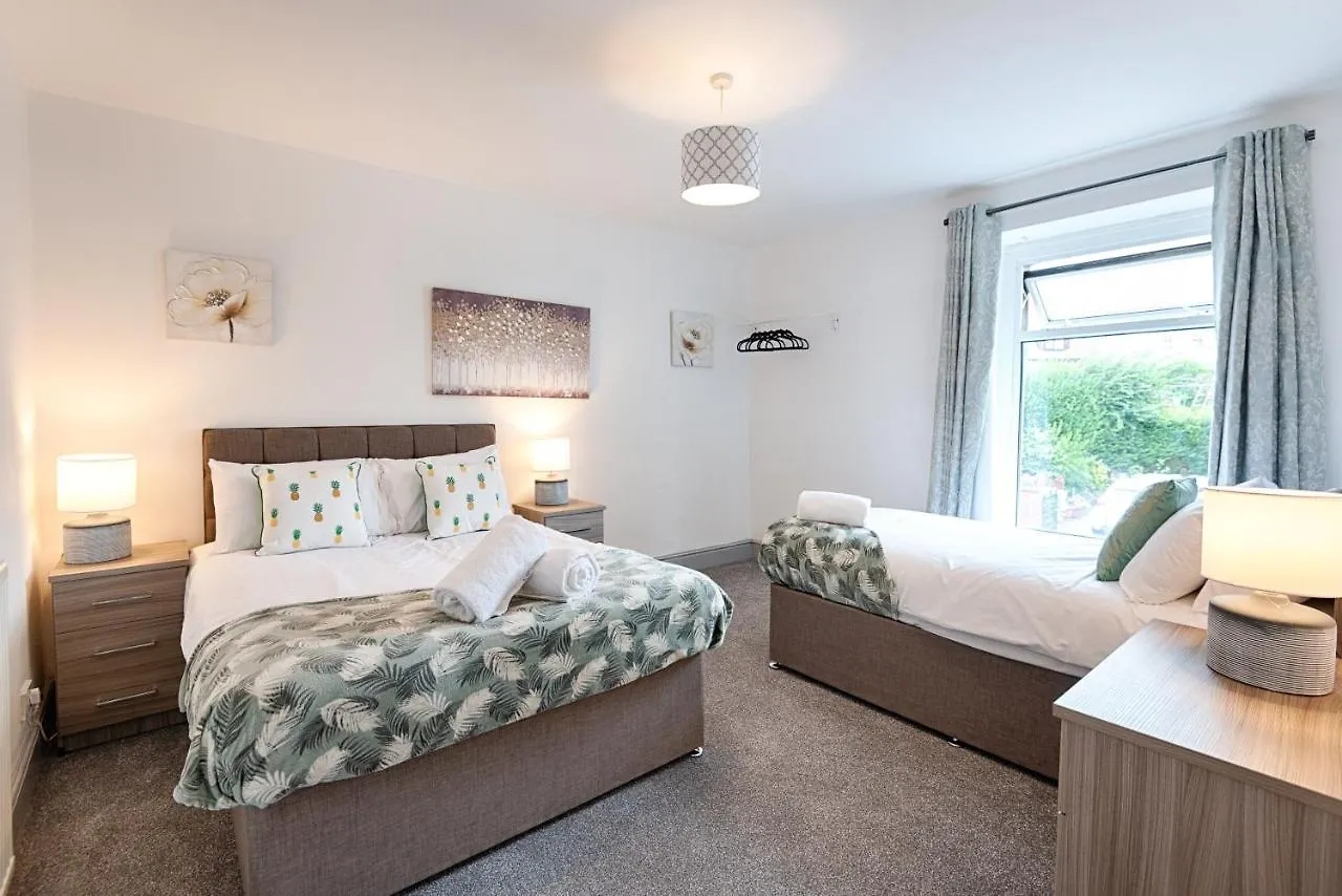 Garden, Spacious, Parking, Tv In All Rooms! Swansea 0*,