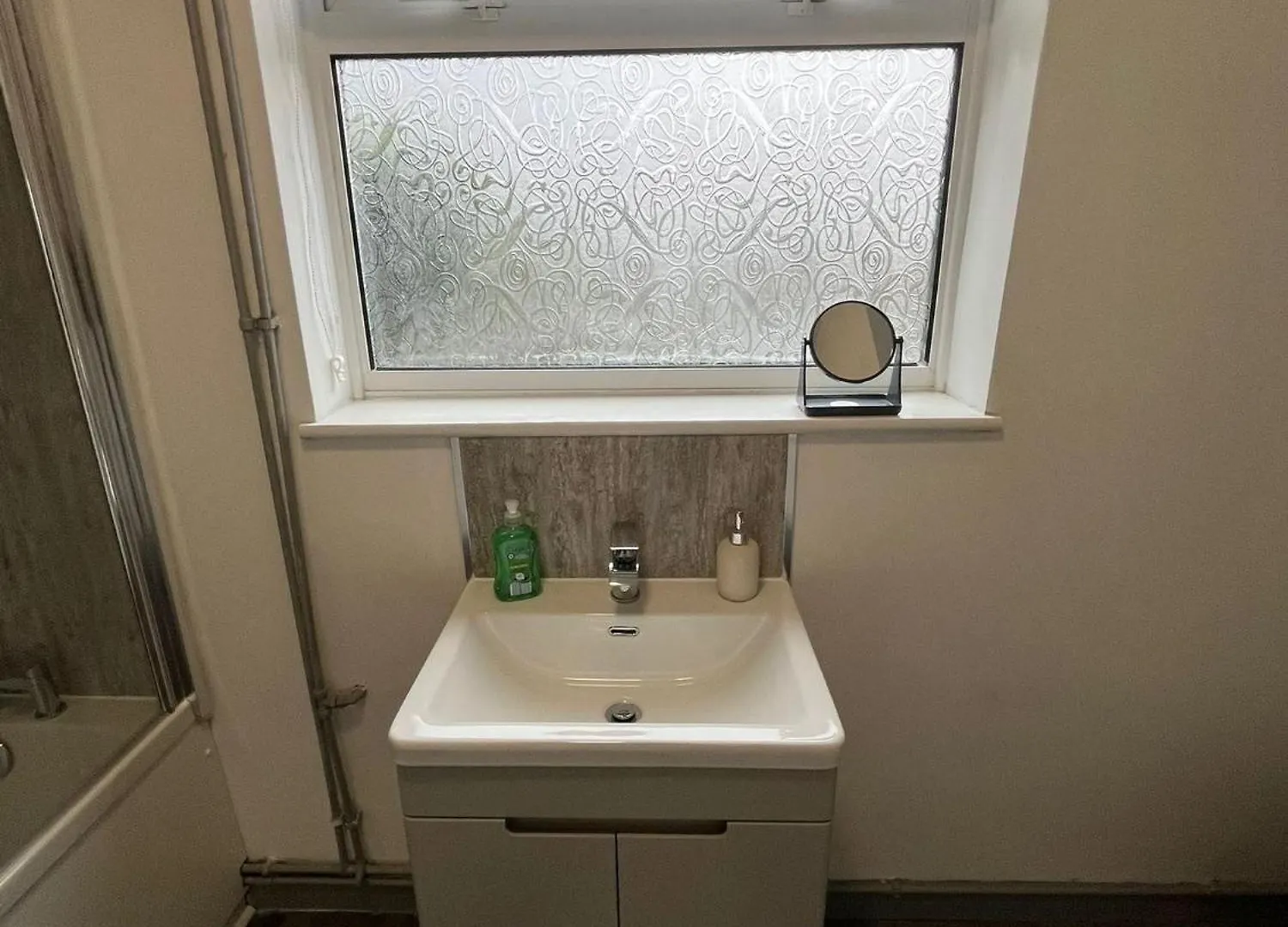 Garden, Spacious, Parking, Tv In All Rooms! Swansea
